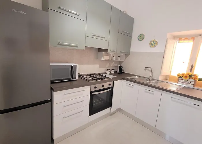 Jey Studio_Independent Seafront Apartment