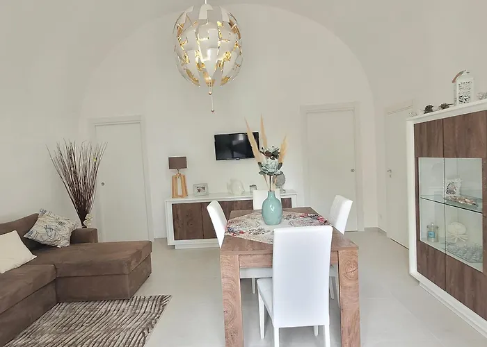Jey Studio_Independent Seafront Apartment